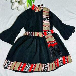 فستان اسود مع شال احمر واكمام بناتي (2-10)